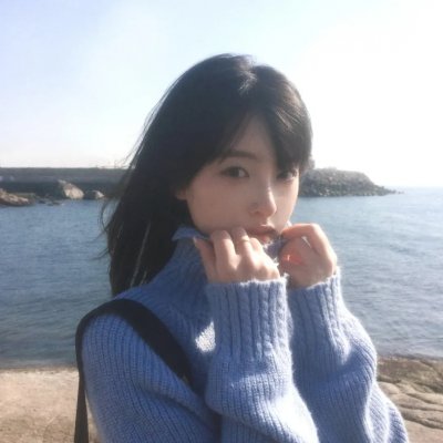 抽象画中的越南少女